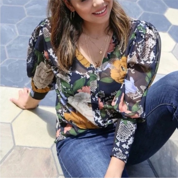 CAbi Snake Charmer Floral Button Down Blouse size S - Picture 8 of 11